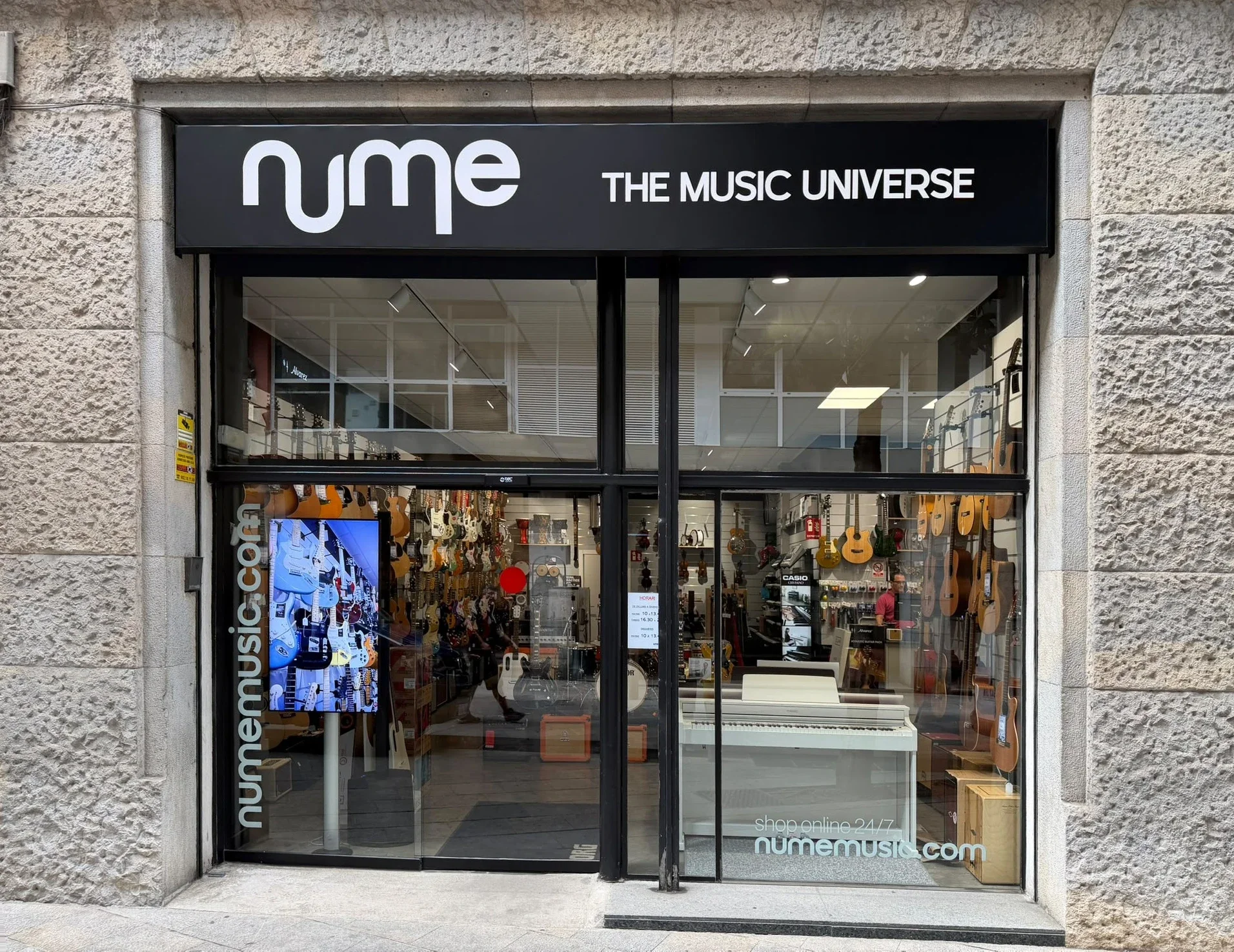 Aparador de Nume The Music Universe