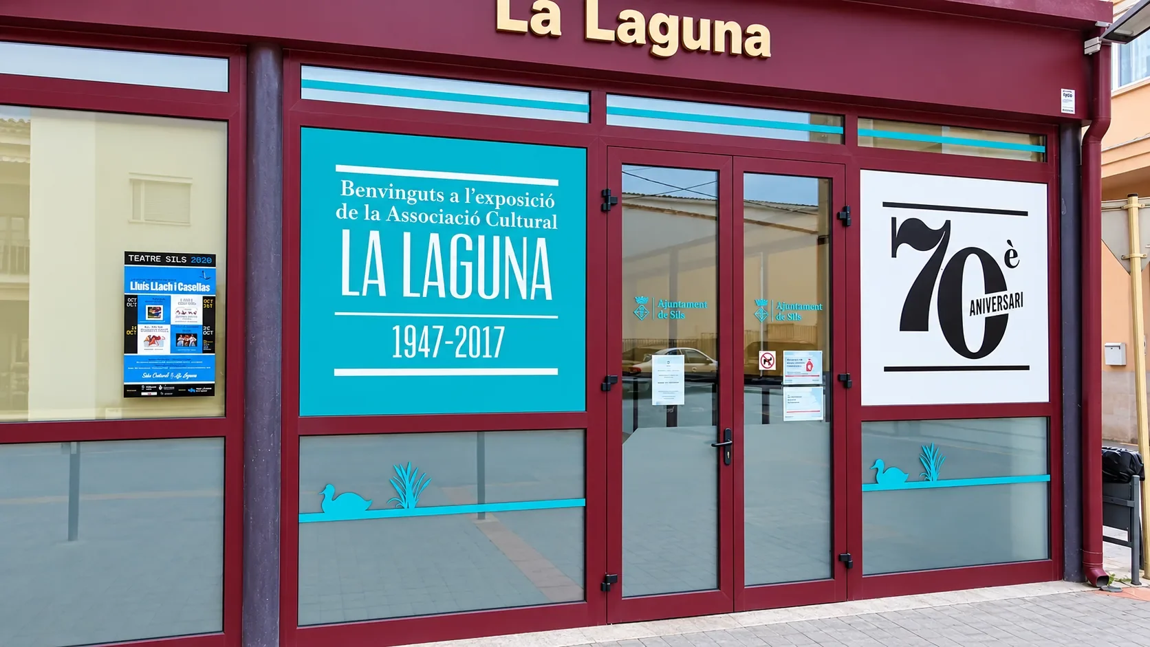 Gràfica aplicada als vidres de La Laguna